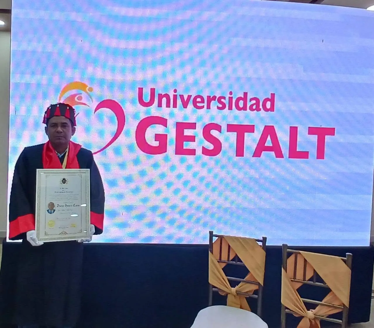 El Dr. José Antonio Vilela Trejo en el estrado de la Universidad Gestalt